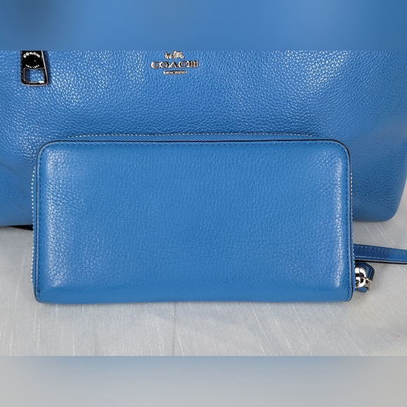 COACH Tyler Pebble Leather Tote-RARE Lapis Blue & Silver With Matching Wallet - Picture 13 of 16